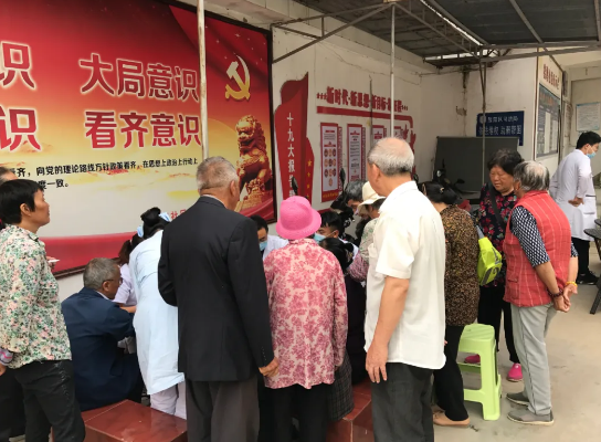 保山安利醫(yī)院到窯灣、龔家莊社區(qū)開展義診活動