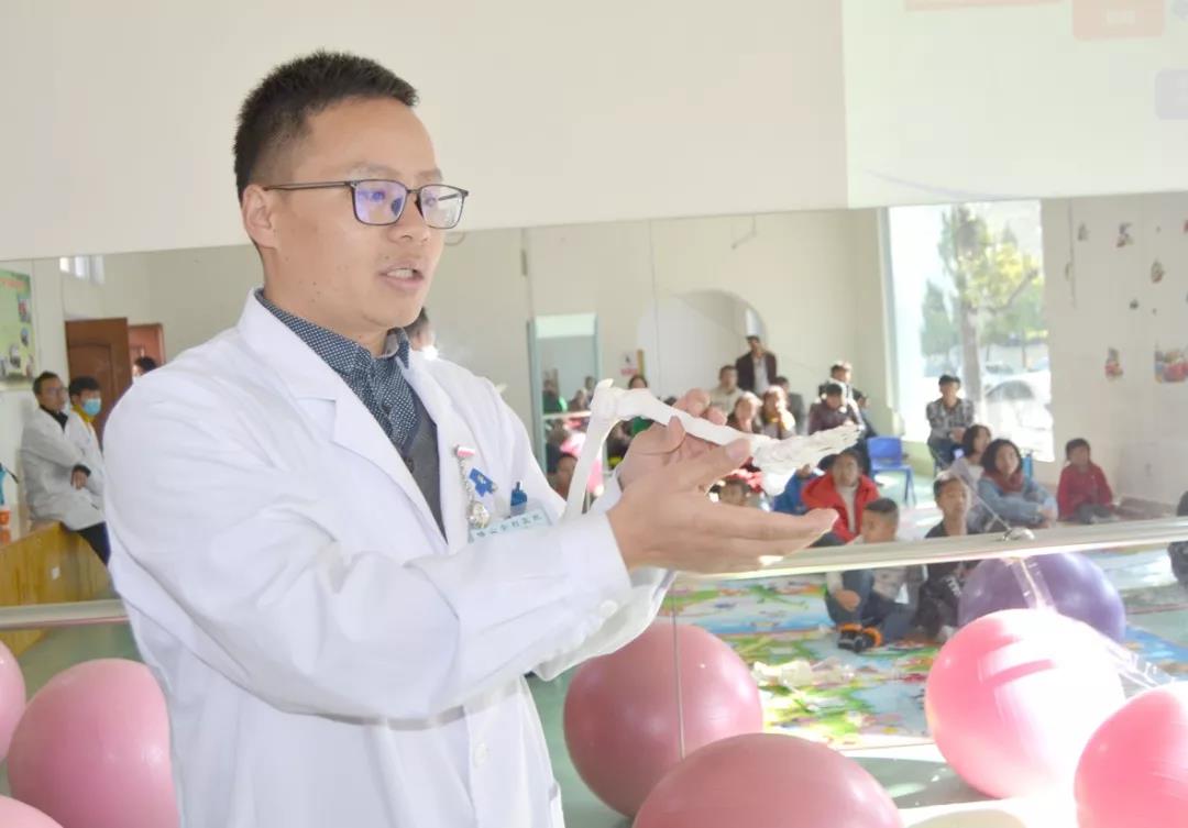 暑期青少年脊柱健康公益課，線上一對一教學(xué)指導(dǎo)！
