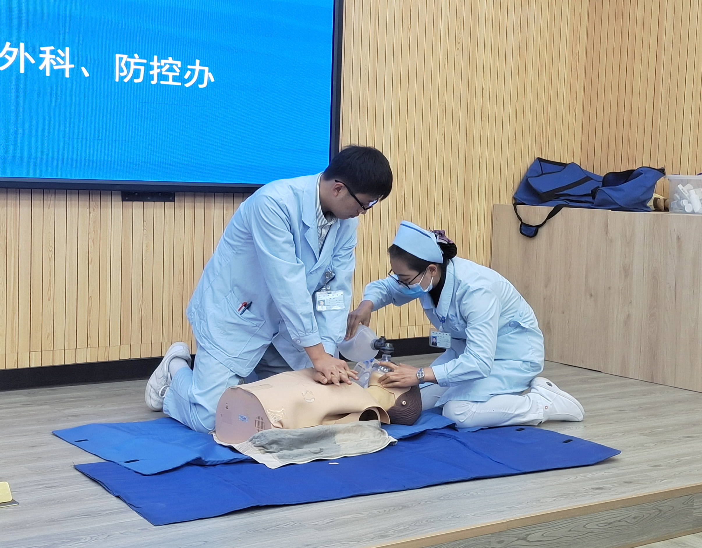 【保山安利醫(yī)院】醫(yī)務(wù)人員到保山城投建設(shè)發(fā)展（集體）有限公司開展系列急救、防控知識(shí)培訓(xùn)