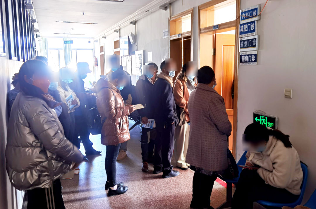 【保山安利醫(yī)院】腫瘤科張穎東主任赴施甸縣人民醫(yī)院開展腫瘤?？谱\、查房